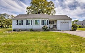 Cozy Middletown Home Near Beaches And Newport!